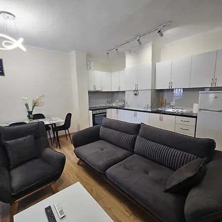 New Bazar-central 1 With Balcony تيرانا
